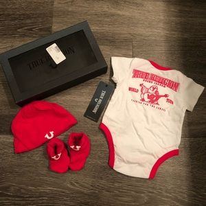 true religion baby 3 piece gift box set
